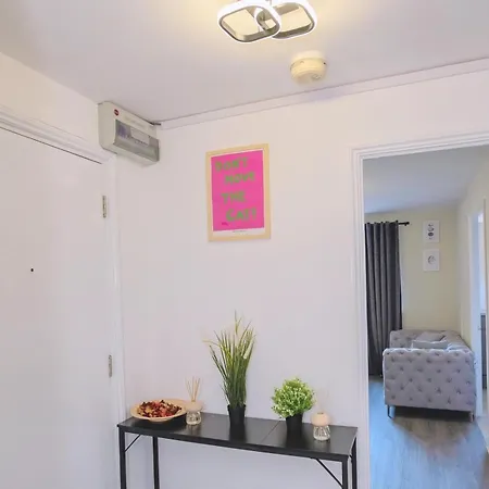 Bright Apartment London