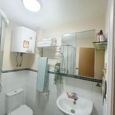 1- Bedroom Flat In London, Sleeps 4, Good Transport Link * London