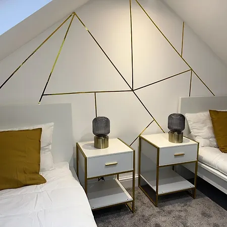Cozy 2 Bed In Ilford- Contractors & Groups Welcome *
