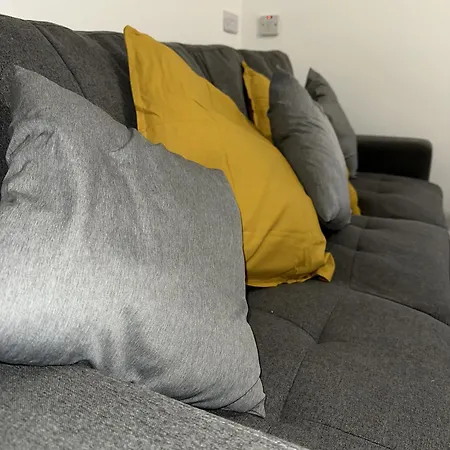 Cozy 2 Bed In Ilford- Contractors & Groups Welcome * London