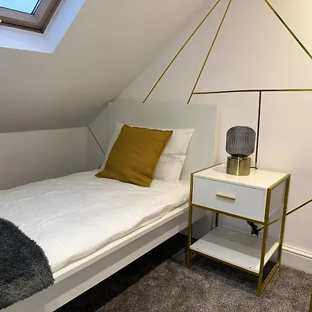 Holiday home Cozy 2 Bed In Ilford- Contractors & Groups Welcome