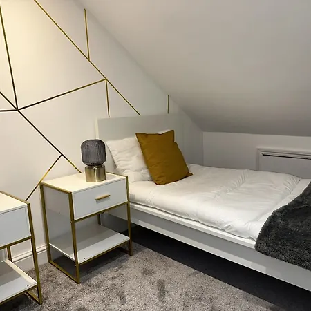 Holiday home Cozy 2 Bed In Ilford- Contractors & Groups Welcome London