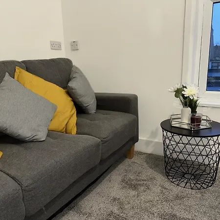 Cozy 2 Bed In Ilford- Contractors & Groups Welcome * London