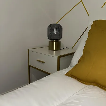 Cozy 2 Bed In Ilford- Contractors & Groups Welcome *