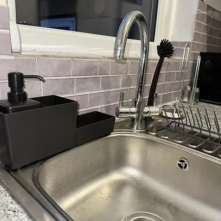Holiday home Cozy 2 Bed In Ilford- Contractors & Groups Welcome *