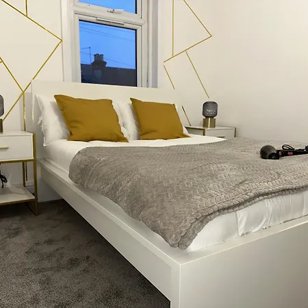 Cozy 2 Bed In Ilford- Contractors & Groups Welcome * London