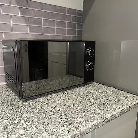 Cozy 2 Bed In Ilford- Contractors & Groups Welcome Holiday home *