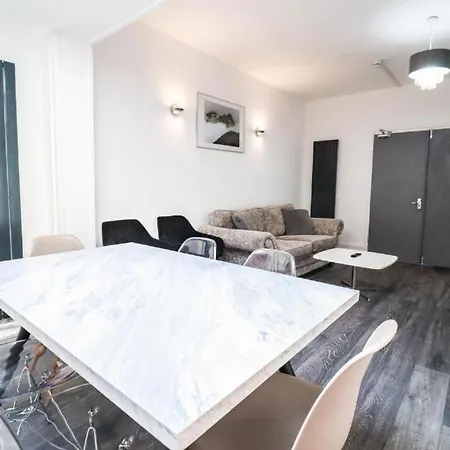 Urban Oasis Bed & Breakfast *