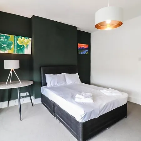 Bed & Breakfast Urban Oasis *
