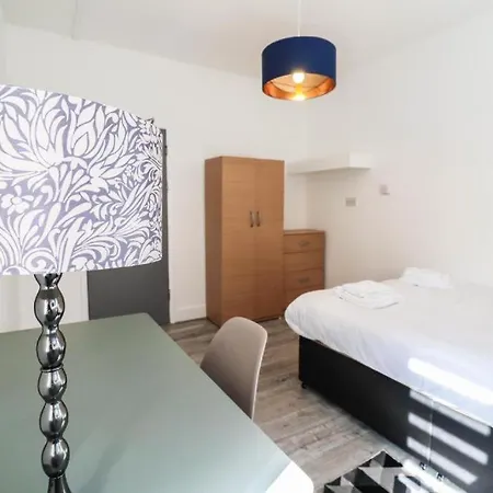 Urban Oasis Bed & Breakfast *