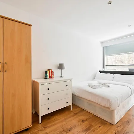 Lovely 2-Bed, Sleeps 6, Near Stratford Station & Abba Voyage, London