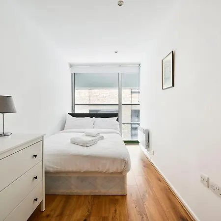 Lovely 2-Bed, Sleeps 6, Near Stratford Station & Abba Voyage, Apartment