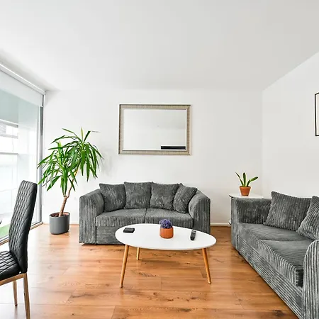 Apartment Lovely 2-Bed, Sleeps 6, Near Stratford Station & Abba Voyage,