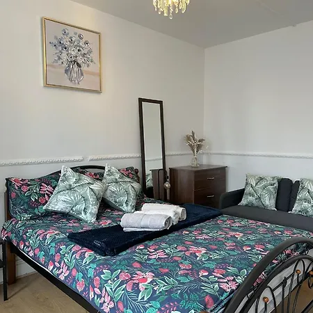 Lovely Spacious 2 Bedroom Flat In Bethnal Green, 3mins Away From Station Apartment London