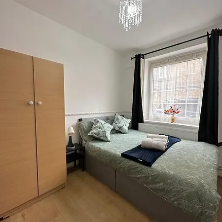 Lovely Spacious 2 Bedroom Flat In Bethnal Green, 3mins Away From Station Apartment