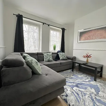 Lovely Spacious 2 Bedroom Flat In Bethnal Green, 3mins Away From Station