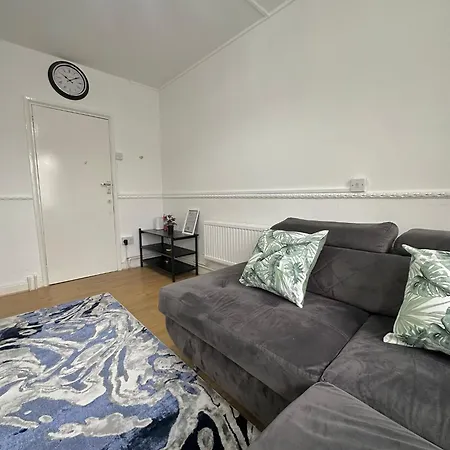 Lovely Spacious 2 Bedroom Flat In Bethnal Green, 3mins Away From Station
