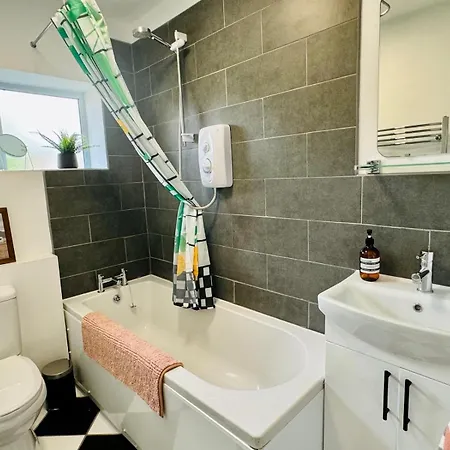 Modern Flat At Selden House * London
