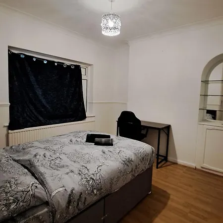 Guest house In East By Fenia Dagenham