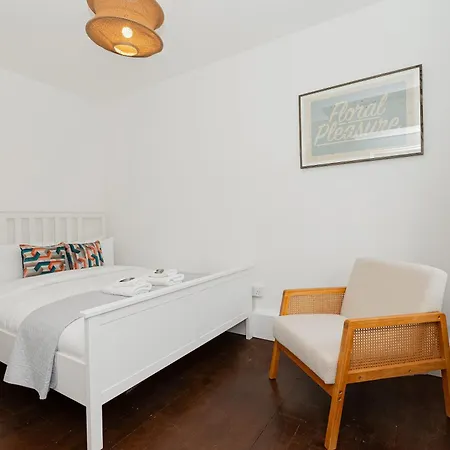 Apartment Lovely 3br Flat W Parking, 10min Homerton Station
