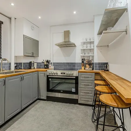 Lovely 3br Flat W Parking, 10min Homerton Station Apartment *