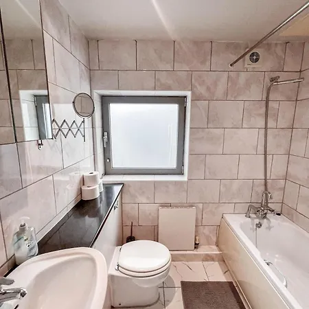 Stunning 1-bedroom Flat In Canary Wharf Free Parking Near Museum