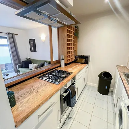 Stunning 1-bedroom Flat In Canary Wharf Free Parking Near Museum