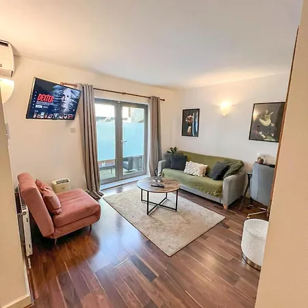 Stunning 1-bedroom Flat In Canary Wharf Free Parking Near Museum Apartment London