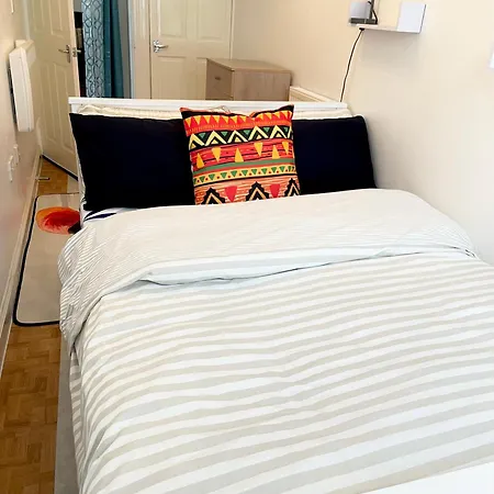 Crescent 2 Beds