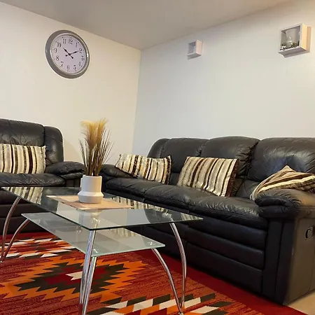 Crescent 2 Beds Apartment Goodmayes