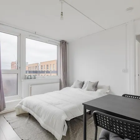 Stylish 1bd Flat With Shard Views Near Bermondsey Apartment London