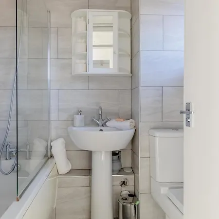 Stylish 1bd Flat With Shard Views Near Bermondsey Apartment London