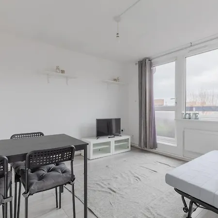 Stylish 1bd Flat With Shard Views Near Bermondsey Apartment London