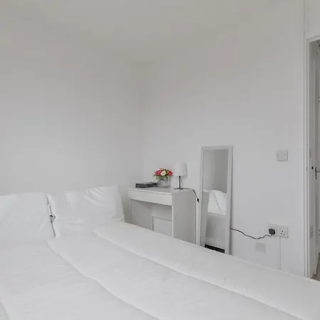 Stylish 1bd Flat With Shard Views Near Bermondsey