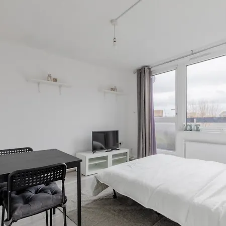 Stylish 1bd Flat With Shard Views Near Bermondsey Apartment London