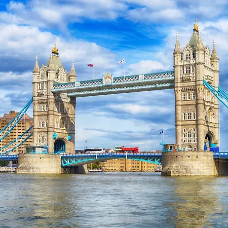 Mia Place In Tower Hill, 2 Double Beds, Max 4 People, Free Parking Available Upon Request, Great Location Apartment London