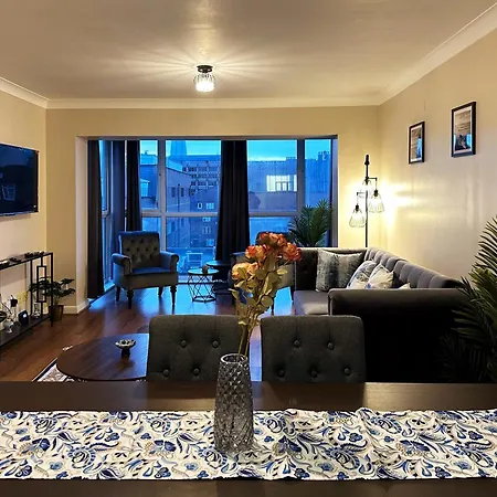 Mia Place In Tower Hill, 2 Double Beds, Max 4 People, Free Parking Available Upon Request, Great Location Apartment London
