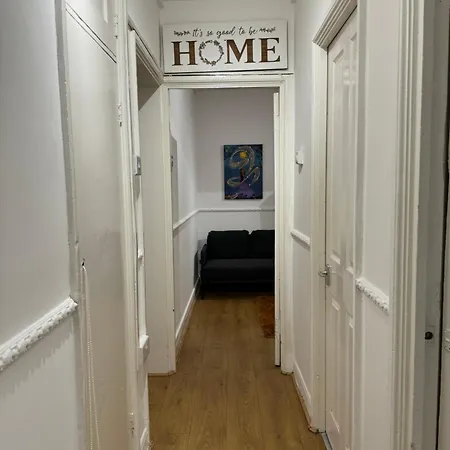 Lovely Spacious 2 Bedroom Flat In Bethnal Green, 3mins Away From Station Apartment
