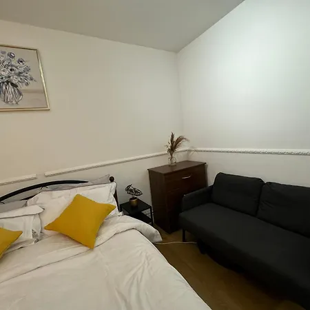 Lovely Spacious 2 Bedroom Flat In Bethnal Green, 3mins Away From Station *