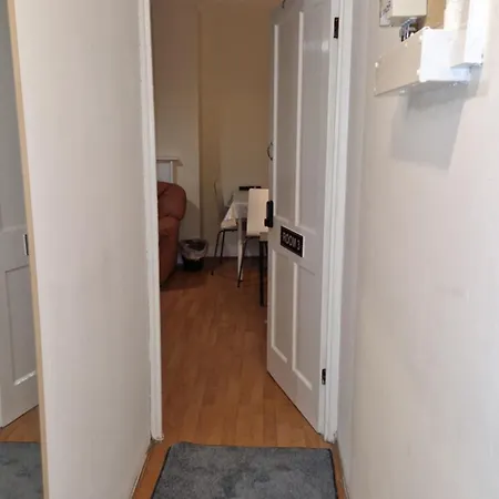 The Cosy Newcourt House, 6-sleeper - 15 Minutes From Zone 1 Apartment London