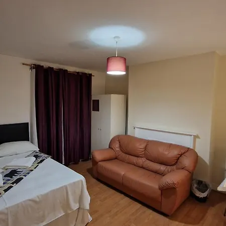 Apartment The Cosy Newcourt House, 6-sleeper - 15 Minutes From Zone 1