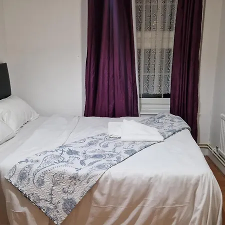 The Cosy Newcourt House, 6-sleeper - 15 Minutes From Zone 1 * London