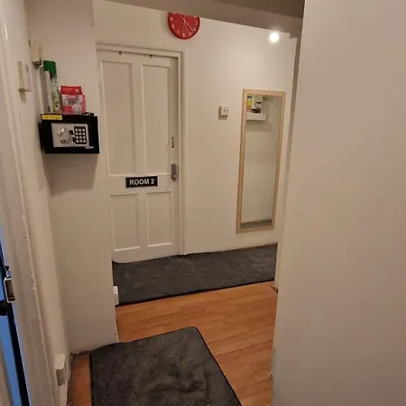 Apartment The Cosy Newcourt House, 6-sleeper - 15 Minutes From Zone 1 *
