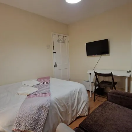 Apartment The Cosy Newcourt House, 6-sleeper - 15 Minutes From Zone 1 London