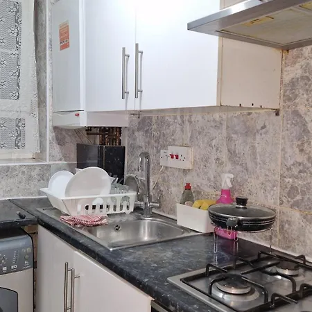 Apartment The Cosy Newcourt House, 6-sleeper - 15 Minutes From Zone 1