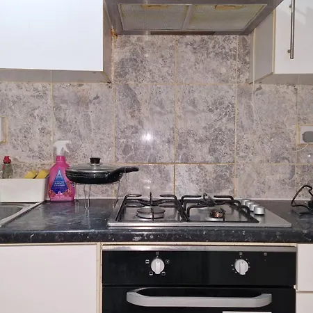The Cosy Newcourt House, 6-sleeper - 15 Minutes From Zone 1 Apartment London