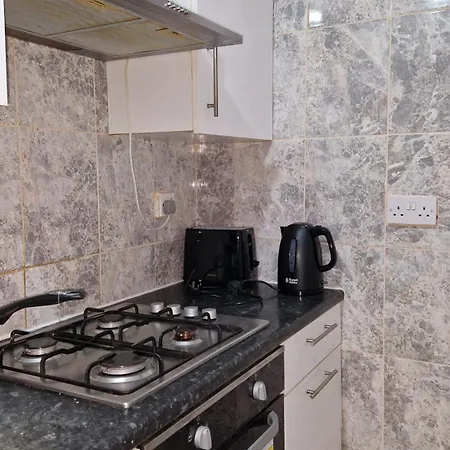 Apartment The Cosy Newcourt House, 6-sleeper - 15 Minutes From Zone 1