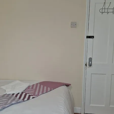 The Cosy Newcourt House, 6-sleeper - 15 Minutes From Zone 1 Apartment London