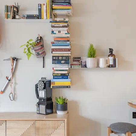 Modern In East End Apartment *