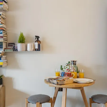 Apartment Modern In East End London